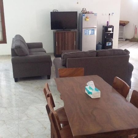 Zg Homestay Solo Sumber  Екстер'єр фото