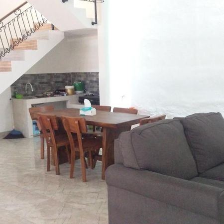 Zg Homestay Solo Sumber  Екстер'єр фото