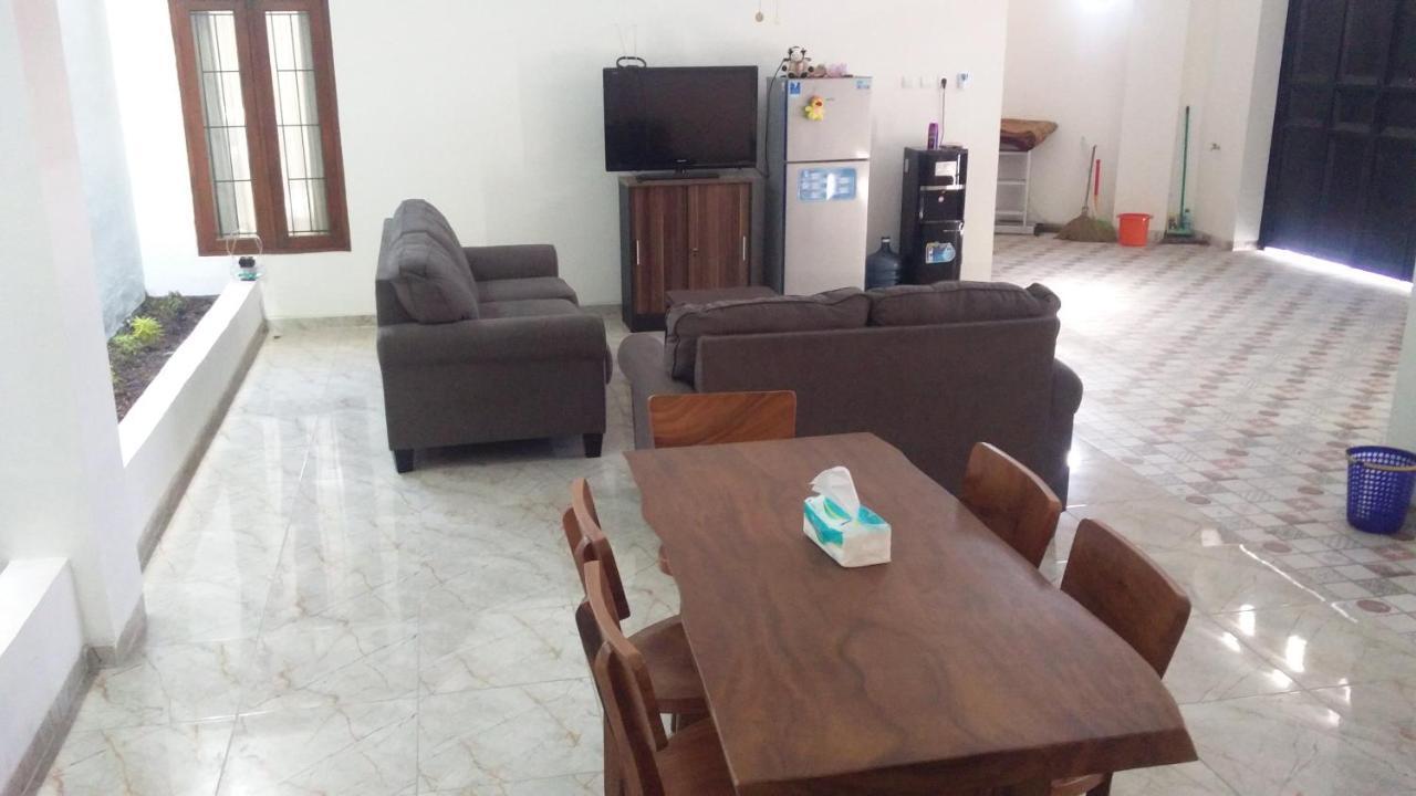 Zg Homestay Solo Sumber  Екстер'єр фото