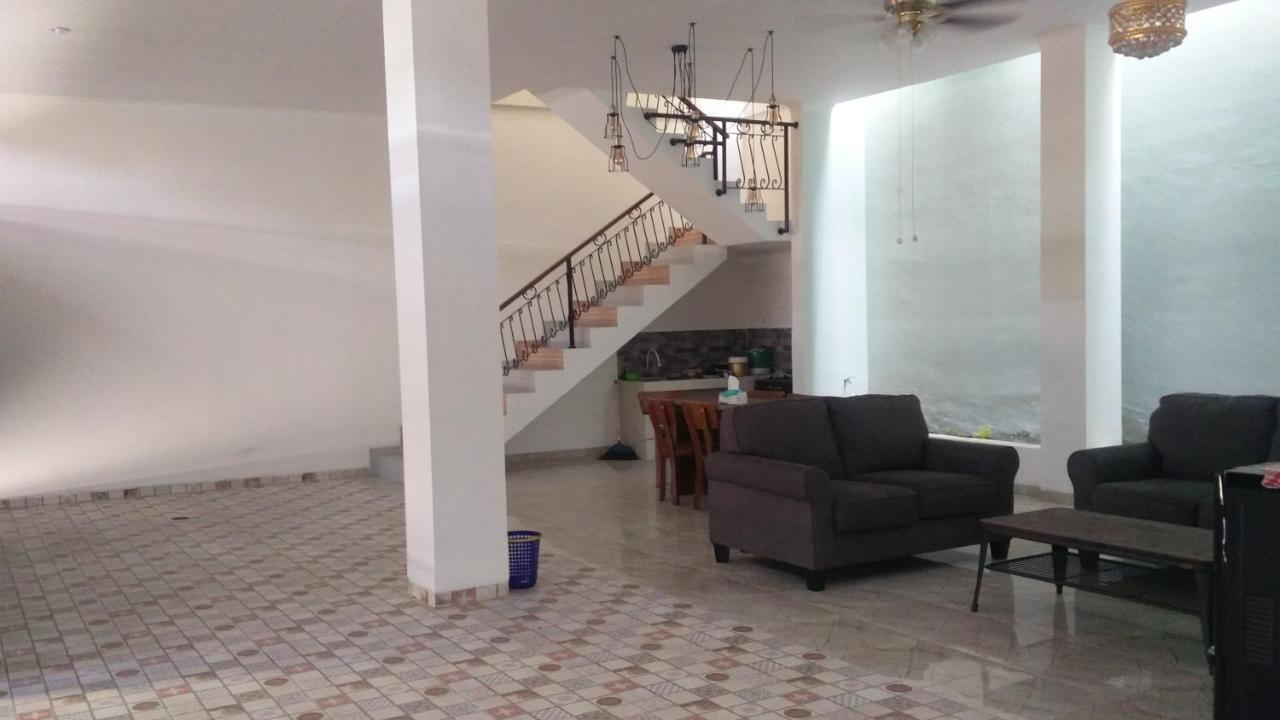 Zg Homestay Solo Sumber  Екстер'єр фото