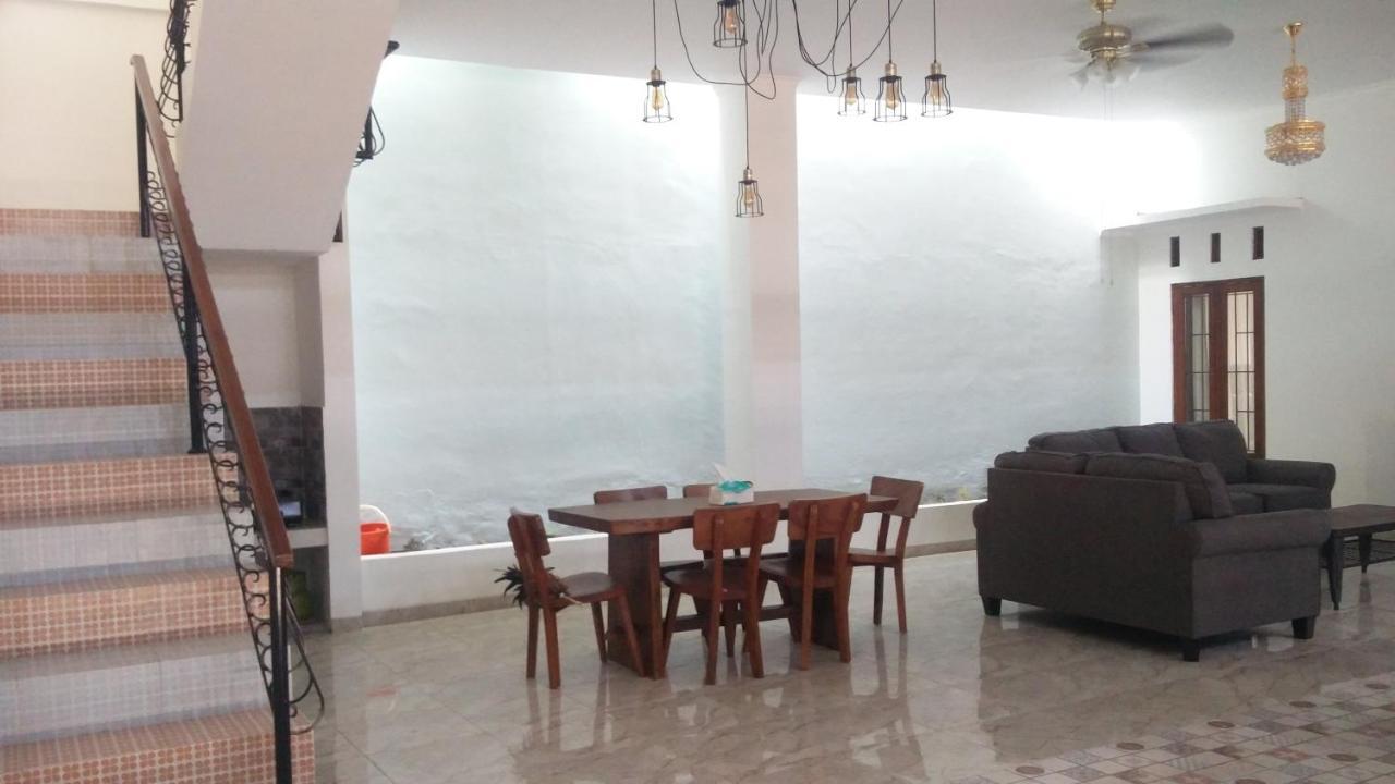 Zg Homestay Solo Sumber  Екстер'єр фото